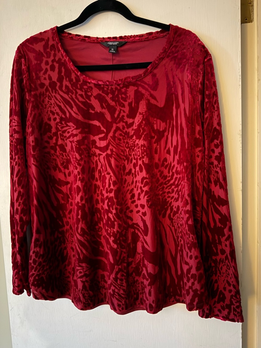 Simply Vera Burning Man Festival Red Velvet Animal-Print Long Sleeve Top